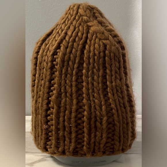 Zara Man Beanie Hat - Picture 1 of 2